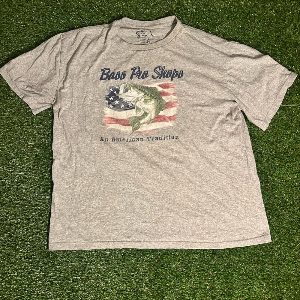 Bass Pro Shops Gray T-Shirt with Fish and Flag
